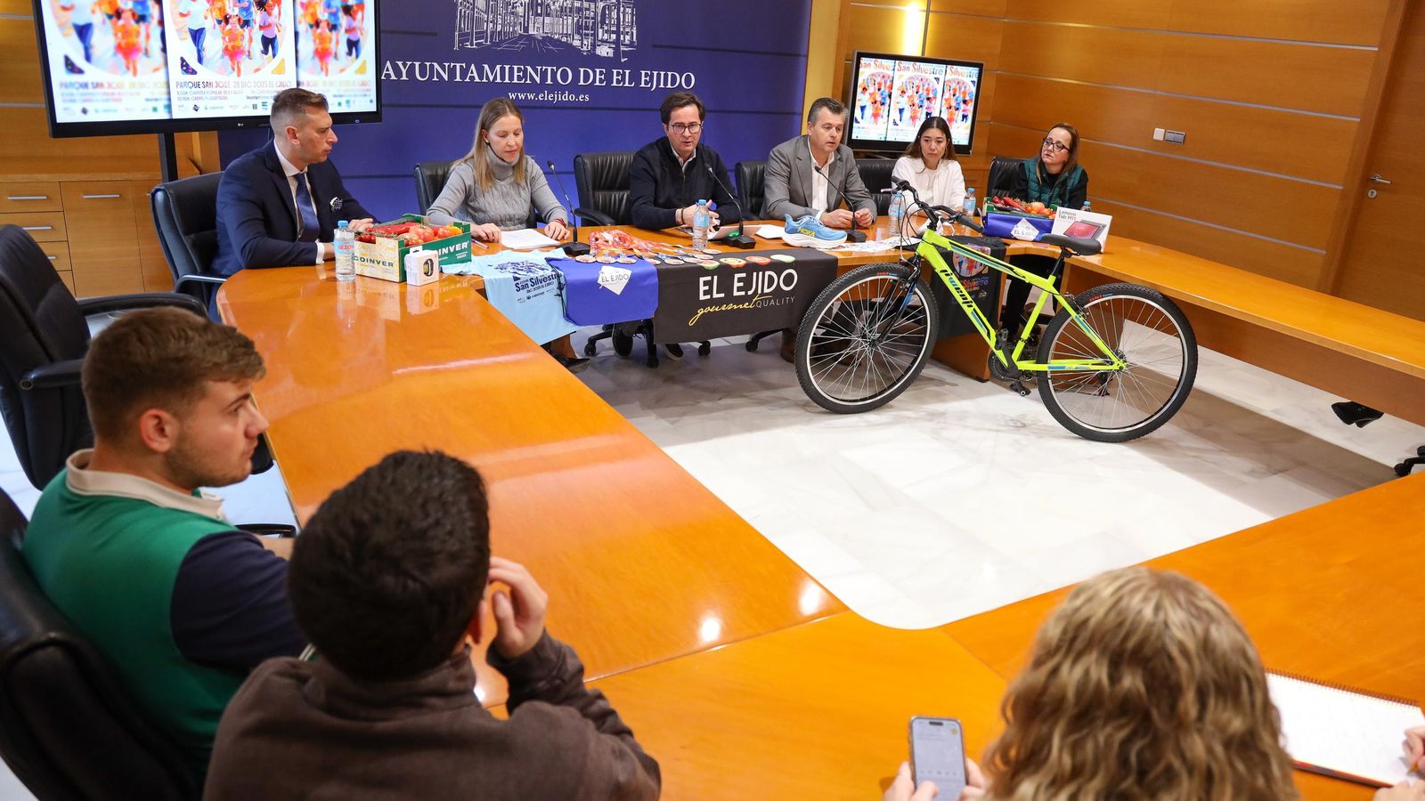 El alcalde de El Ejido, Francisco Góngora, durante su intervención en la presentación de la prueba.