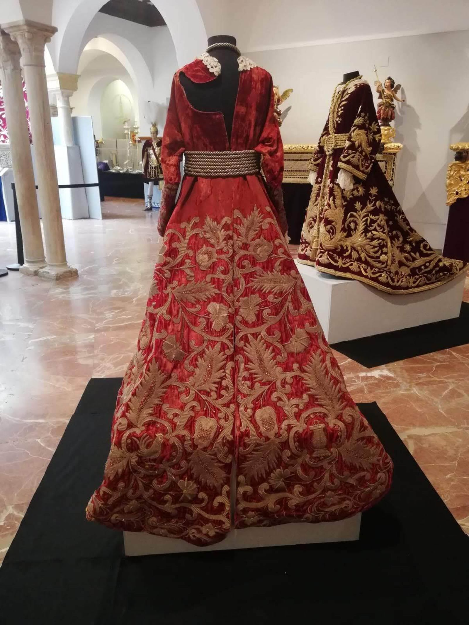 La túnica bordada por Pascual Esparragosa en 1802.