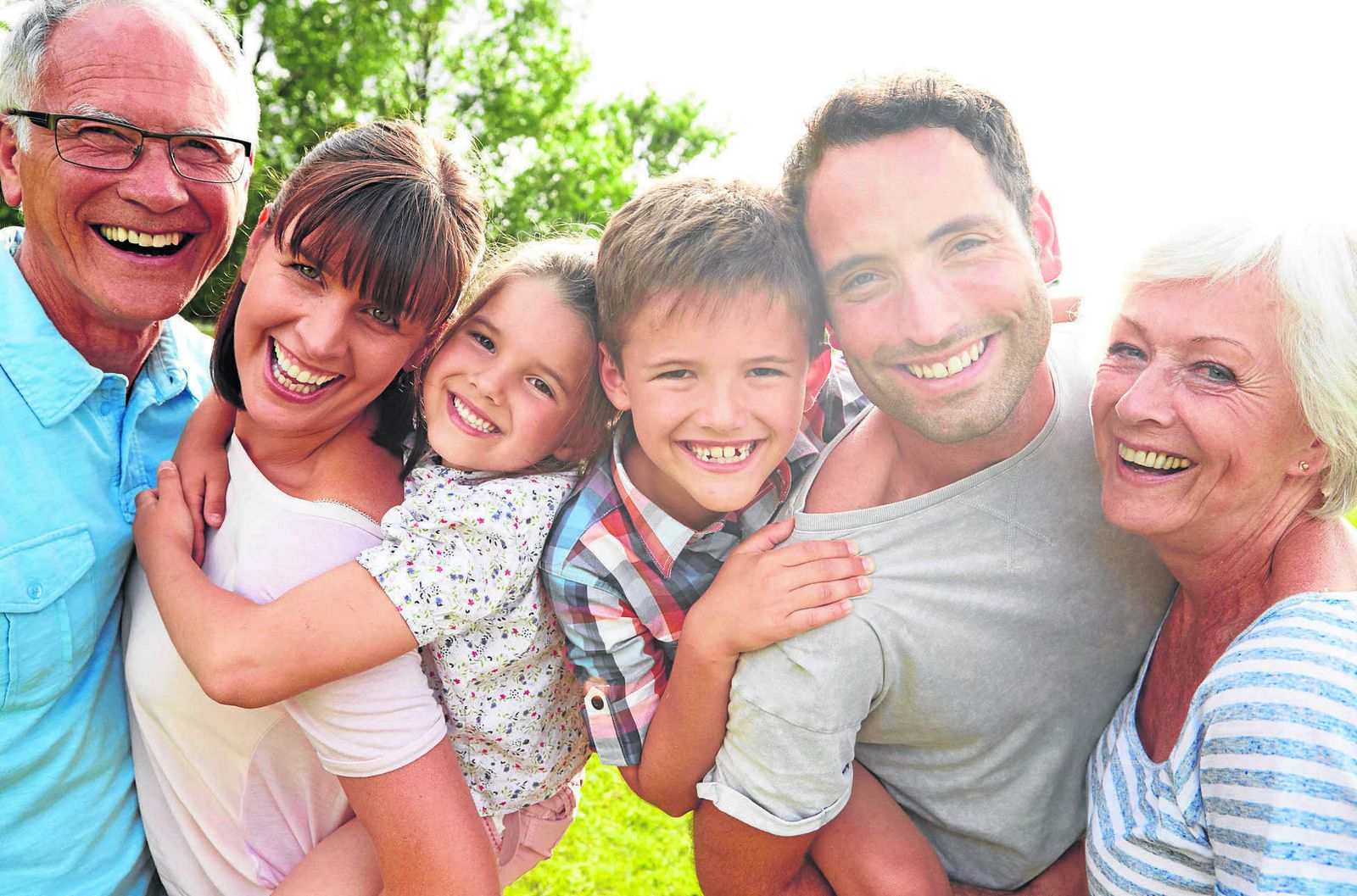 En casi todos los tramos de edad la población española valora muy positivamente su salud.