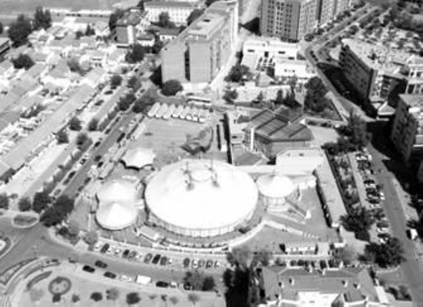 Los vecinos del barrio de Juventud han solicitado al Ayuntamiento convertir el lugar donde se encuentra la carpa en un centro cívico.