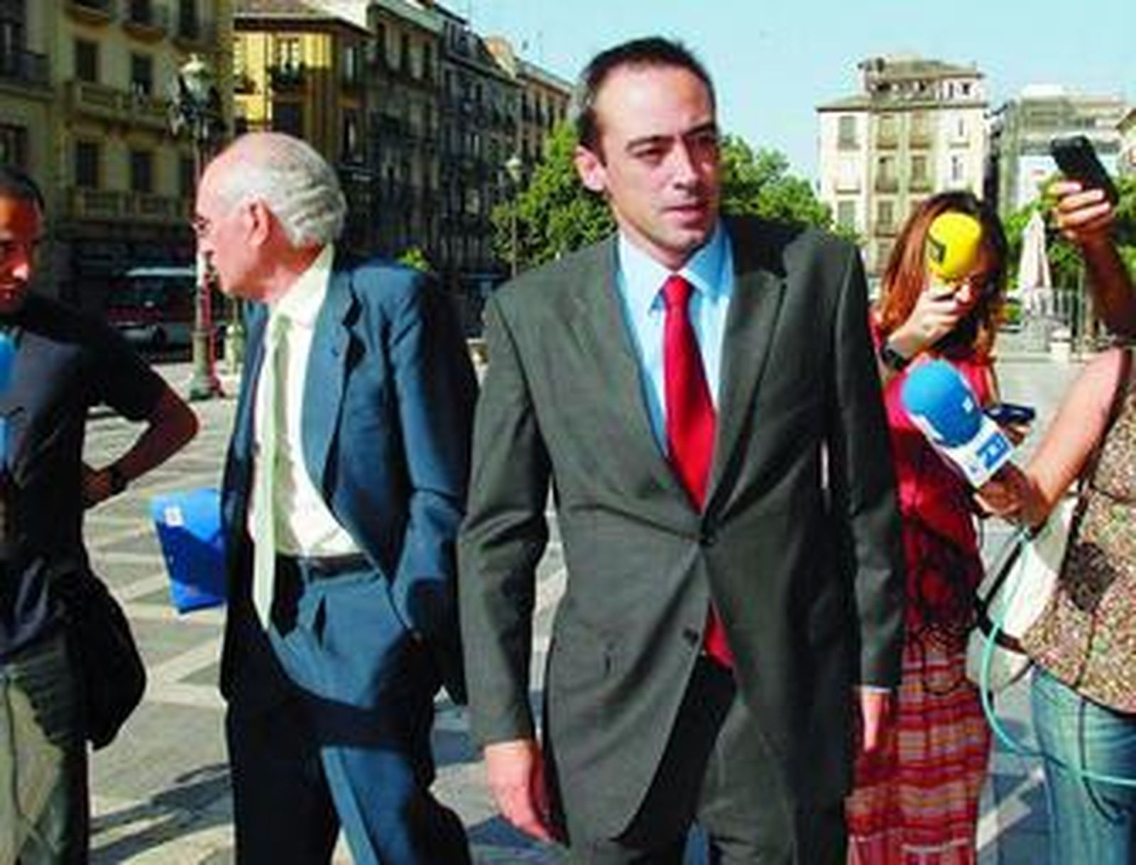 Francisco Javier de Urquía, tras una declaración ante la sede del TSJA, en Granada.