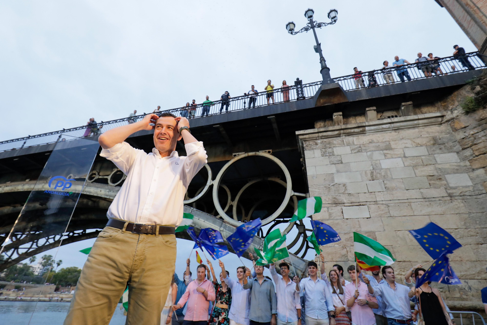 Acto de cierre de campaña del PP. Juanma Moreno, Carmen Crespo, Zoido, Ricardo Sánchez y José Luis Sanz..