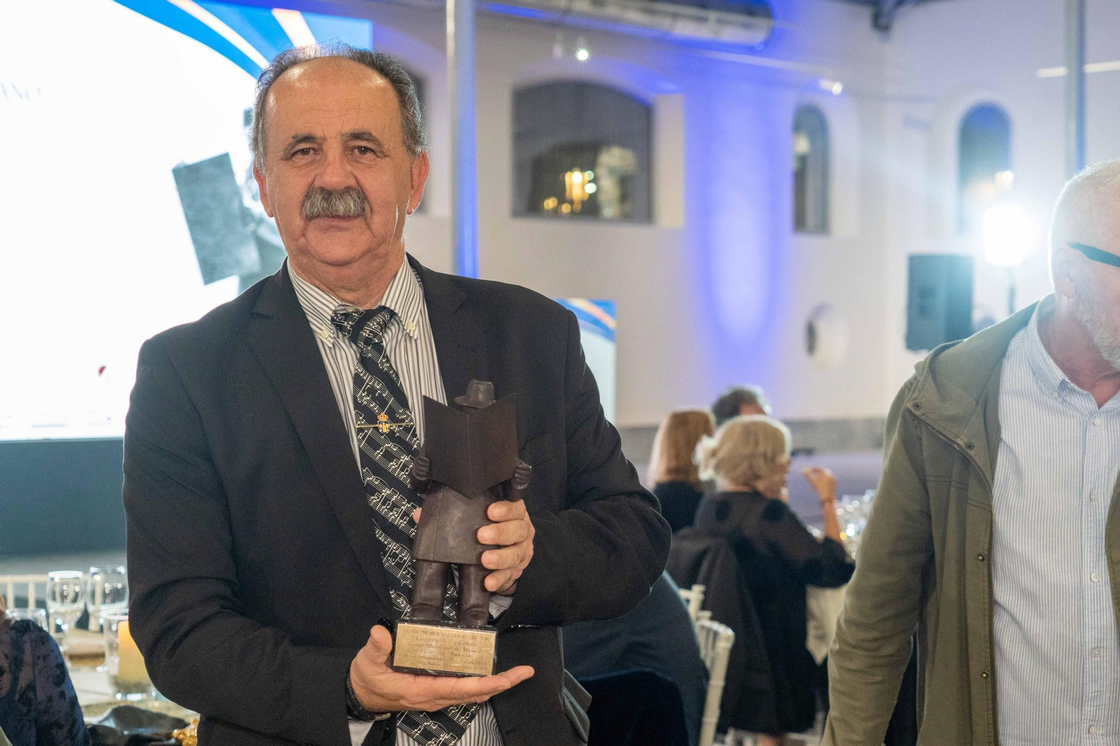 Imágenes de los invitados a la gala de los  37 premios Onubenses del Año