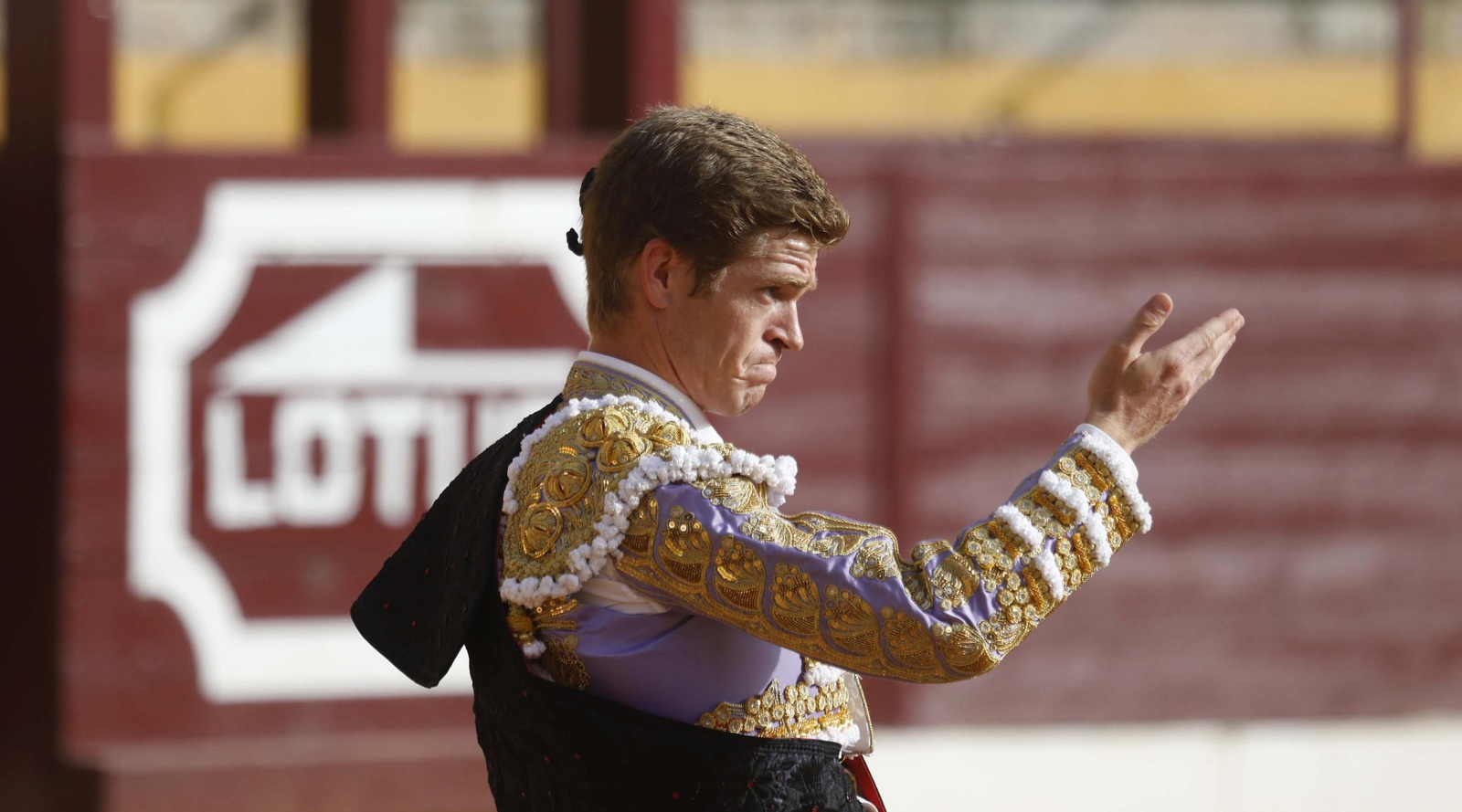 La reaparición de Borja Jiménez con toros de Victorino Martín en la Feria de La Línea , en imágenes