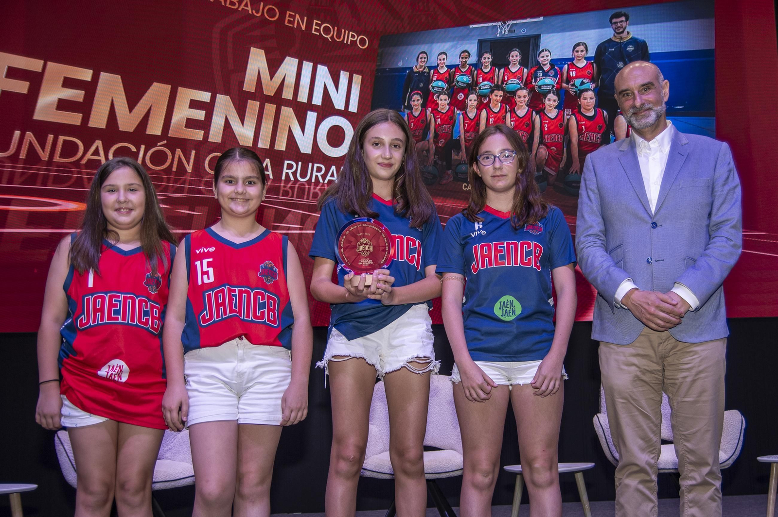 Valores y emoción en la IV Gala de Fomento del Baloncesto del Jaén CB, en imágenes