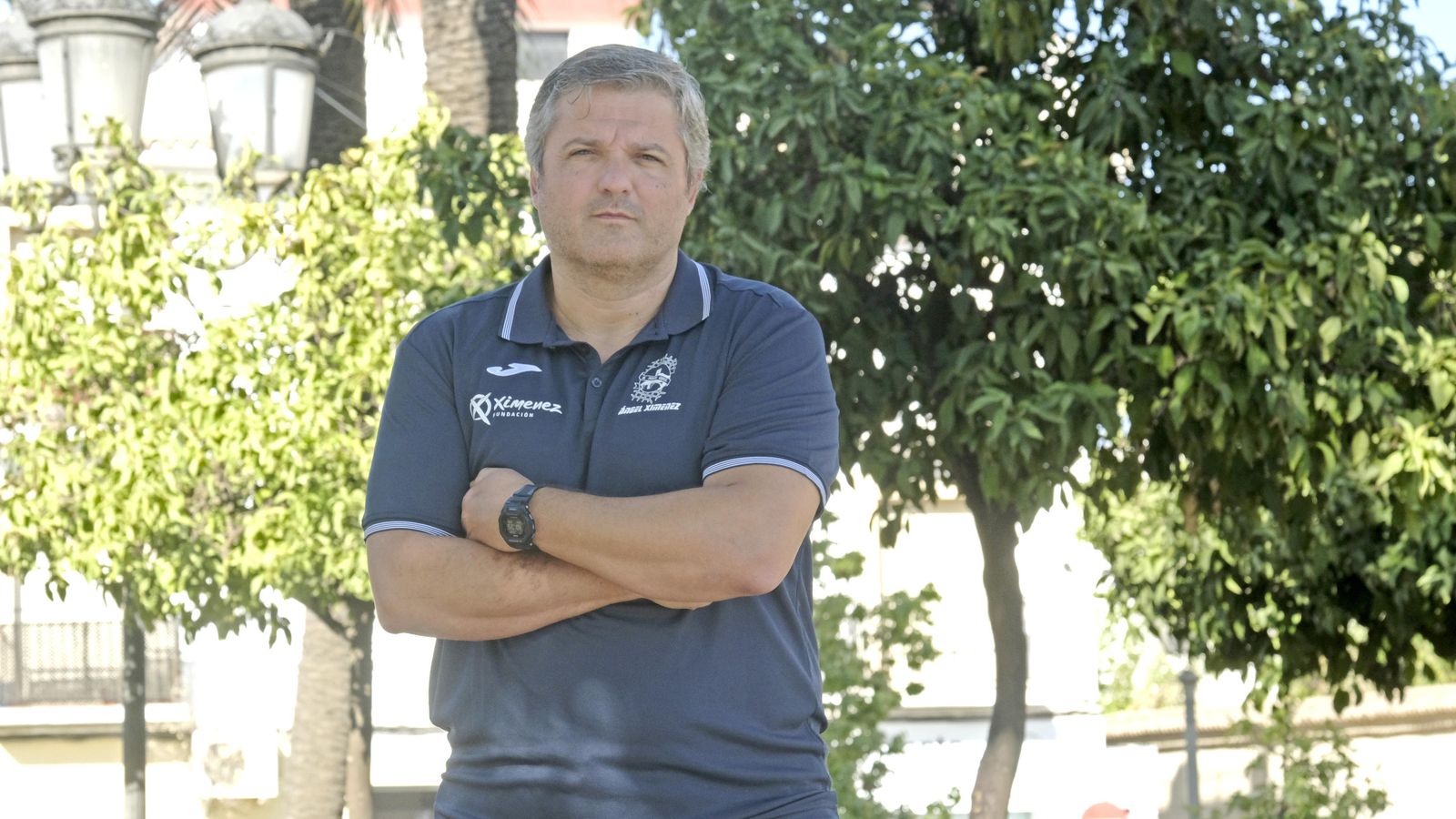 Paco Bustos posa para 'el Día' en la plaza de los Padres de Gracia.