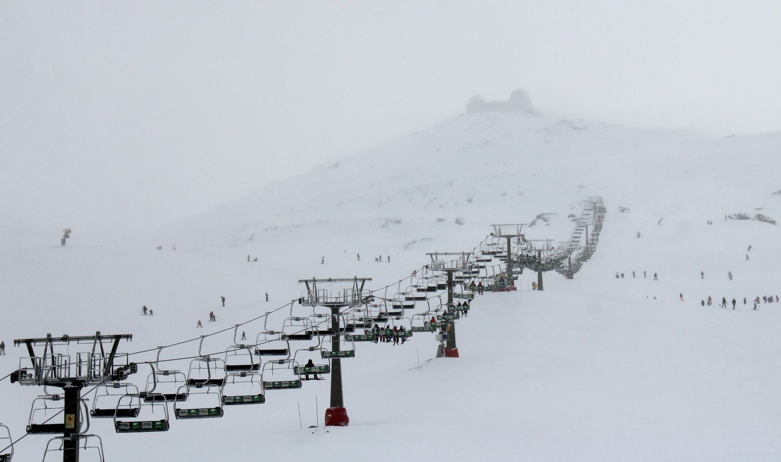 Las nevadas de Gloria permiten abrir parte de las pistas negras de Sierra Nevada