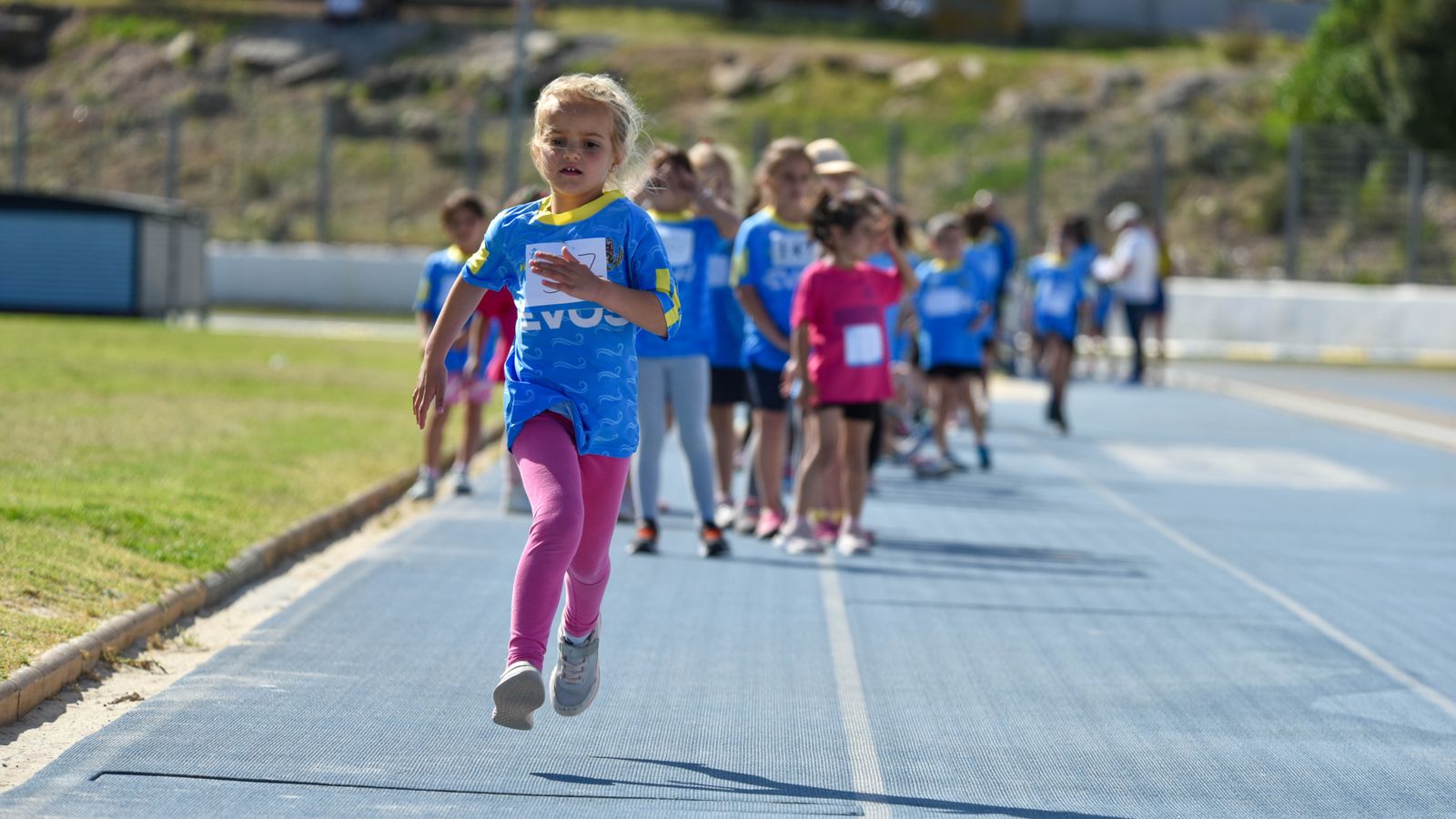 Final de los Juegos Municipales de Atletismo de Algeciras para categorías sub-8 y sub-10