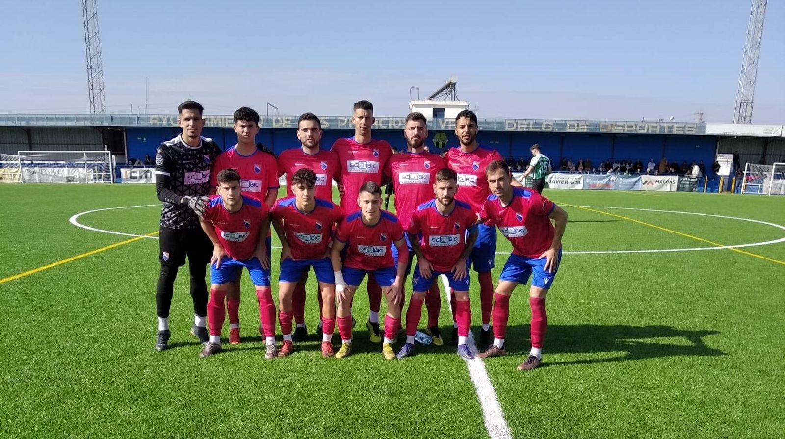 Una imagen del Dos Hermanas CF antes de un partido en Los Palacios.