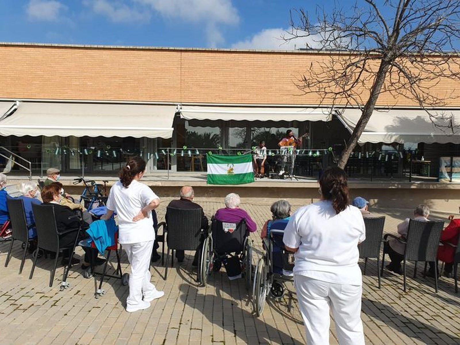 Concierto en la residencia de mayores de El Guijo.