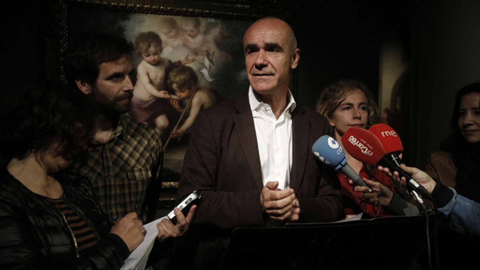 Antonio Muñoz, en primer plano, en el Espacio Santa Clara.