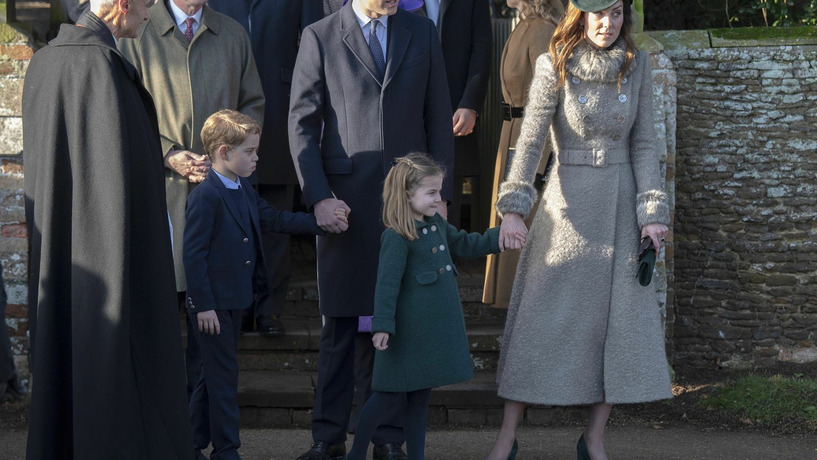 Los duques de Cambridge con sus dos hijos mayores, protagonistas del día.