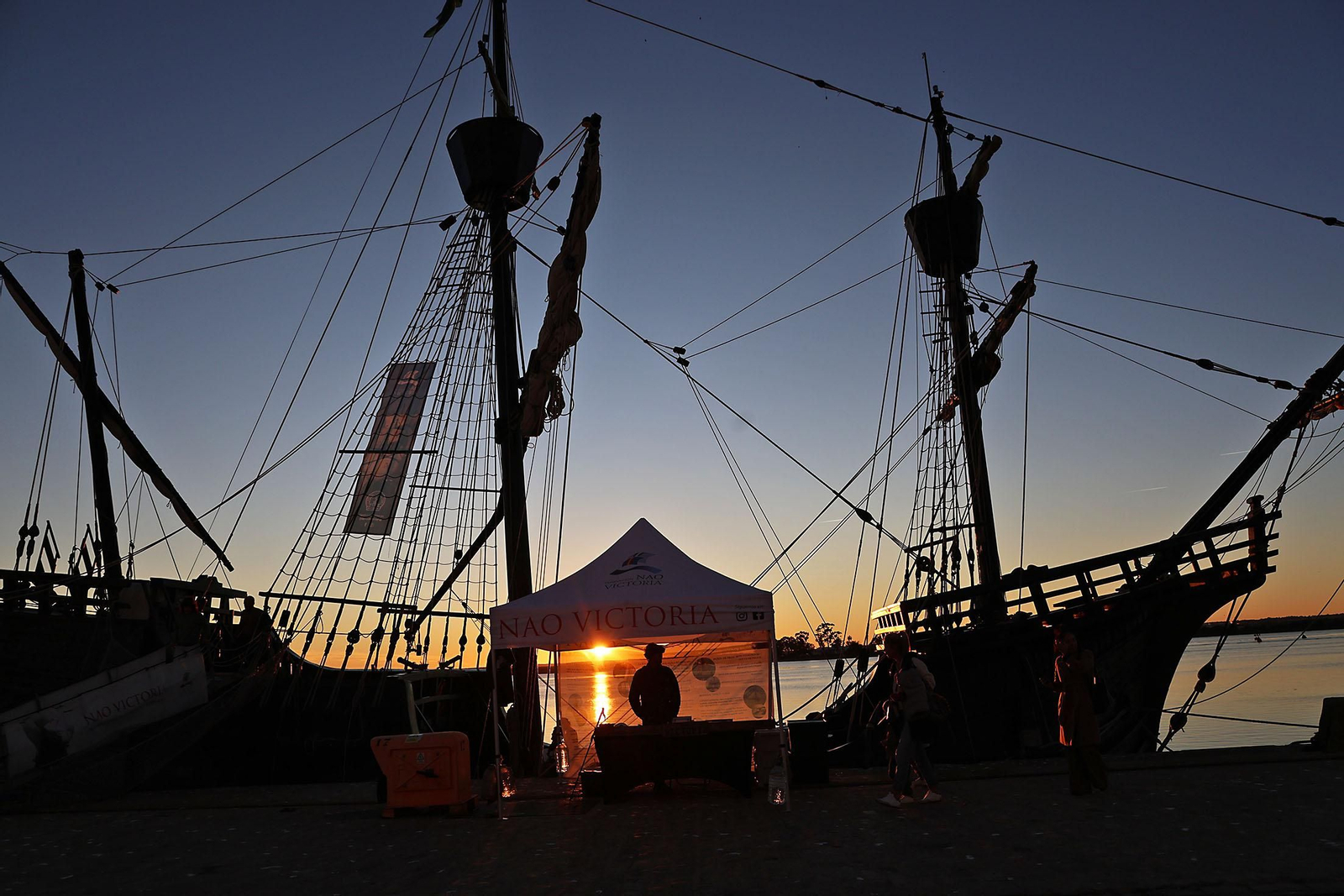 Imágenes de la Nao Victoria en el muelle de Levante