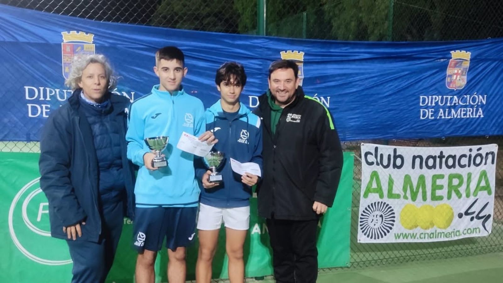 Jaime Valdivia venció y Miguel González fue el segundo, firmando un doblete para el Club de Tenis Adra.
