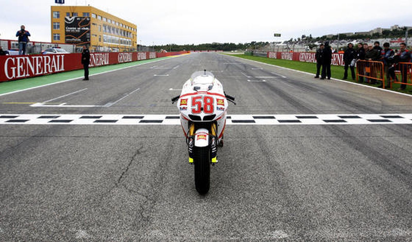 Homenaje a Simoncelli  Foto: EFE