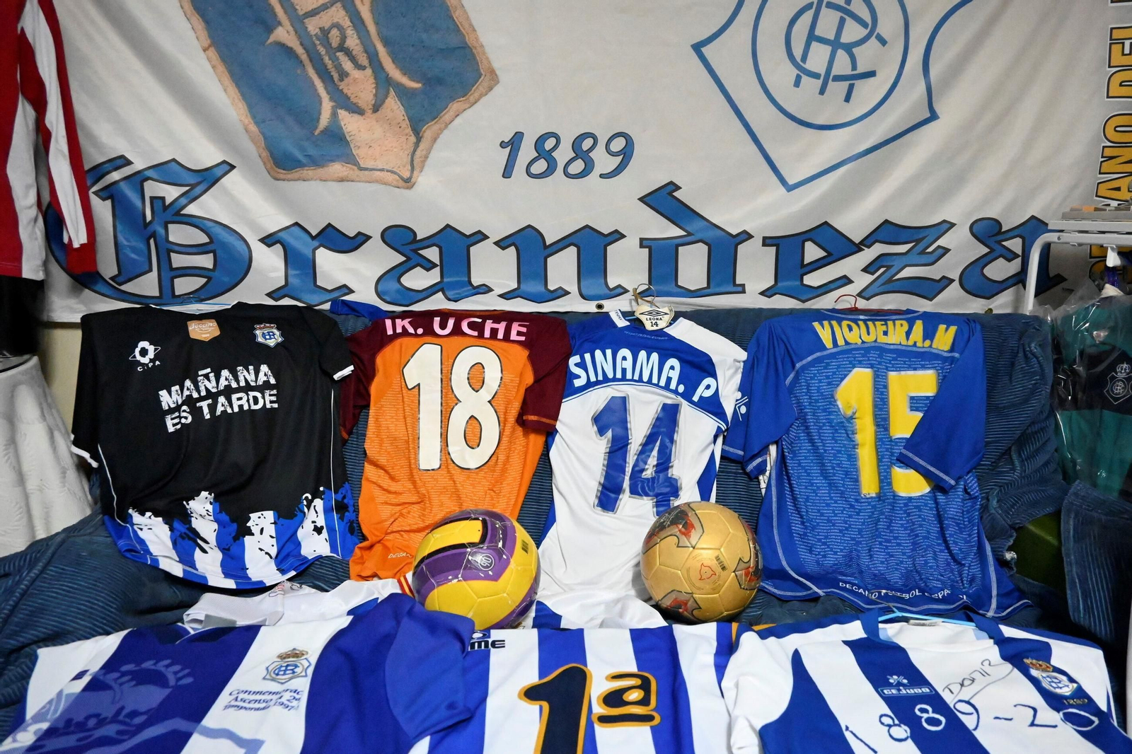 La colección de camisetas del Recreativo de Huelva de Edu Calero, en imágenes