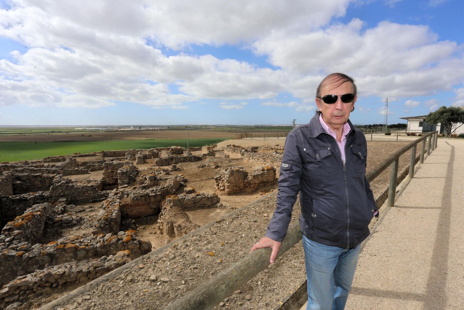 Diego Ruiz Mata llevará hasta  Sevilla el proyecto de la bodega fenicia de la Sierra de San Cristóbal.