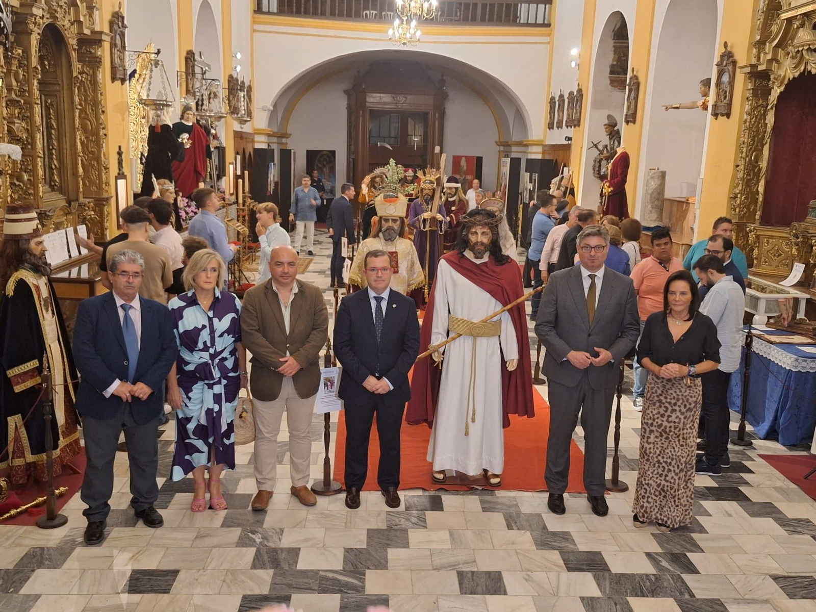 La exposición sobre los estrenos de la Semana Santa de 2024 de Puente Genil, en imágenes