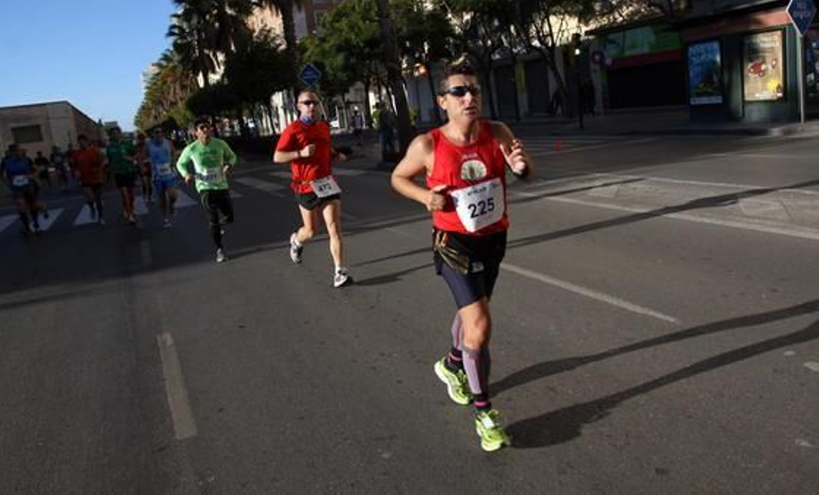 El buen tiempo ha acompañado a los 722 atletas inscritos en la prueba, aunque el fuerte viento de poniente ha dificultado el recorrido de vuelta y ha impedido que se registraran mejores marcas. 

Foto: Migue Fernandez
