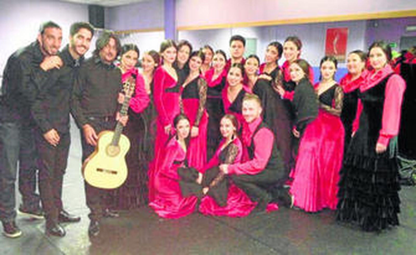 Integrantes de la Academia de baile Eva que participaron en Turín.