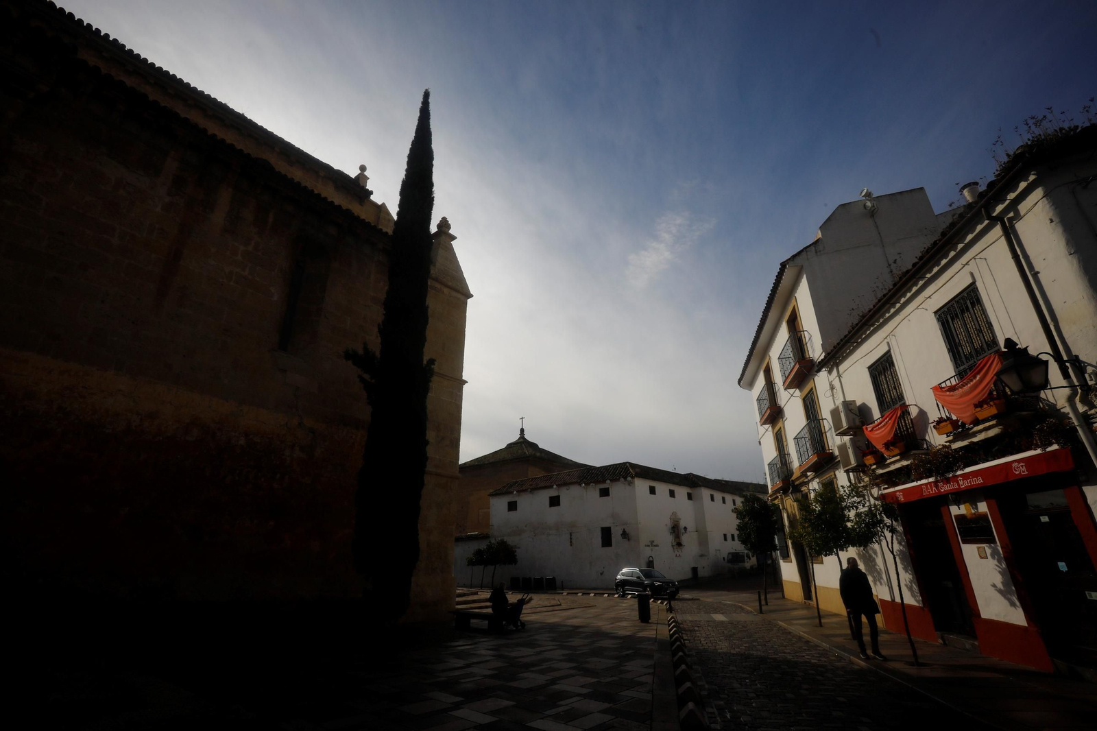 Un paseo en imágenes por el barrio de Santa Marina en pleno invierno