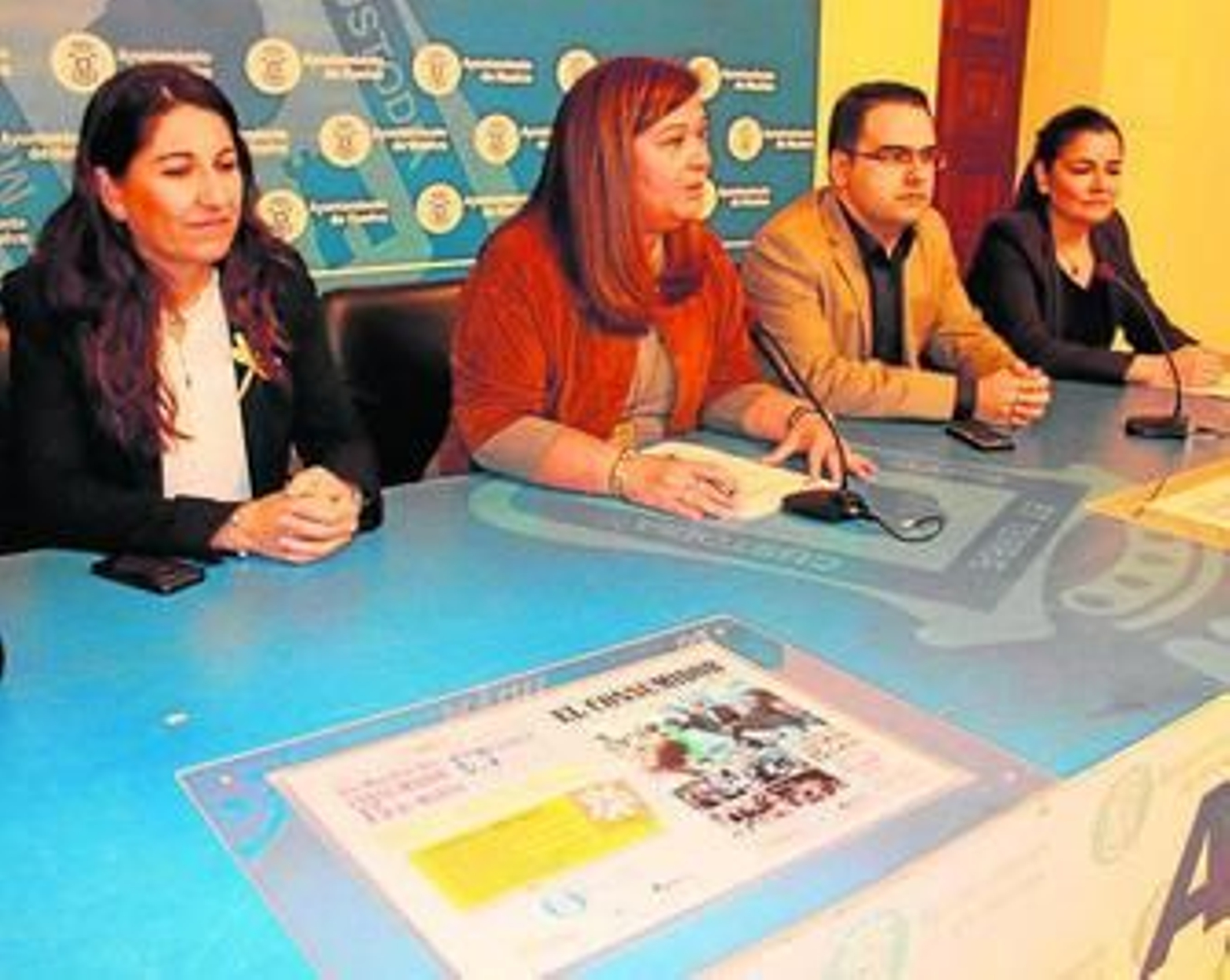 Carmen Céspedes, con los representantes de las tres asociaciones.