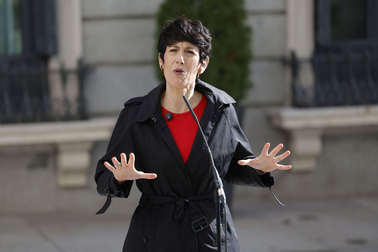 La portavoz del Gobierno, Elma Saiz, cree que los mensajes con Mazón acreditan que Feijóo faltó a la verdad pra "hacer daño" al Ejecutivo.