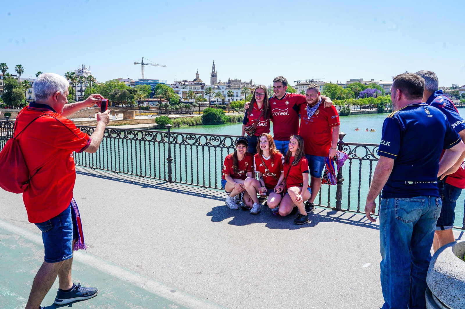 Las fotos de aficionados de Real Madrid y Osasuna el día de la final de Copa en Sevilla