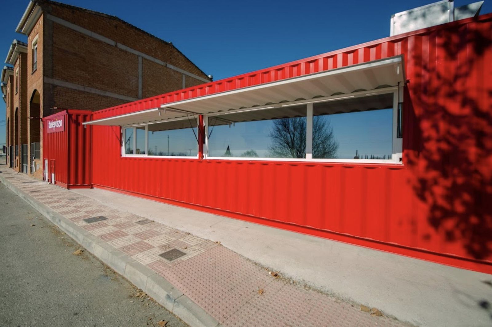 Los containers sirven de establecimiento para servir pizzas