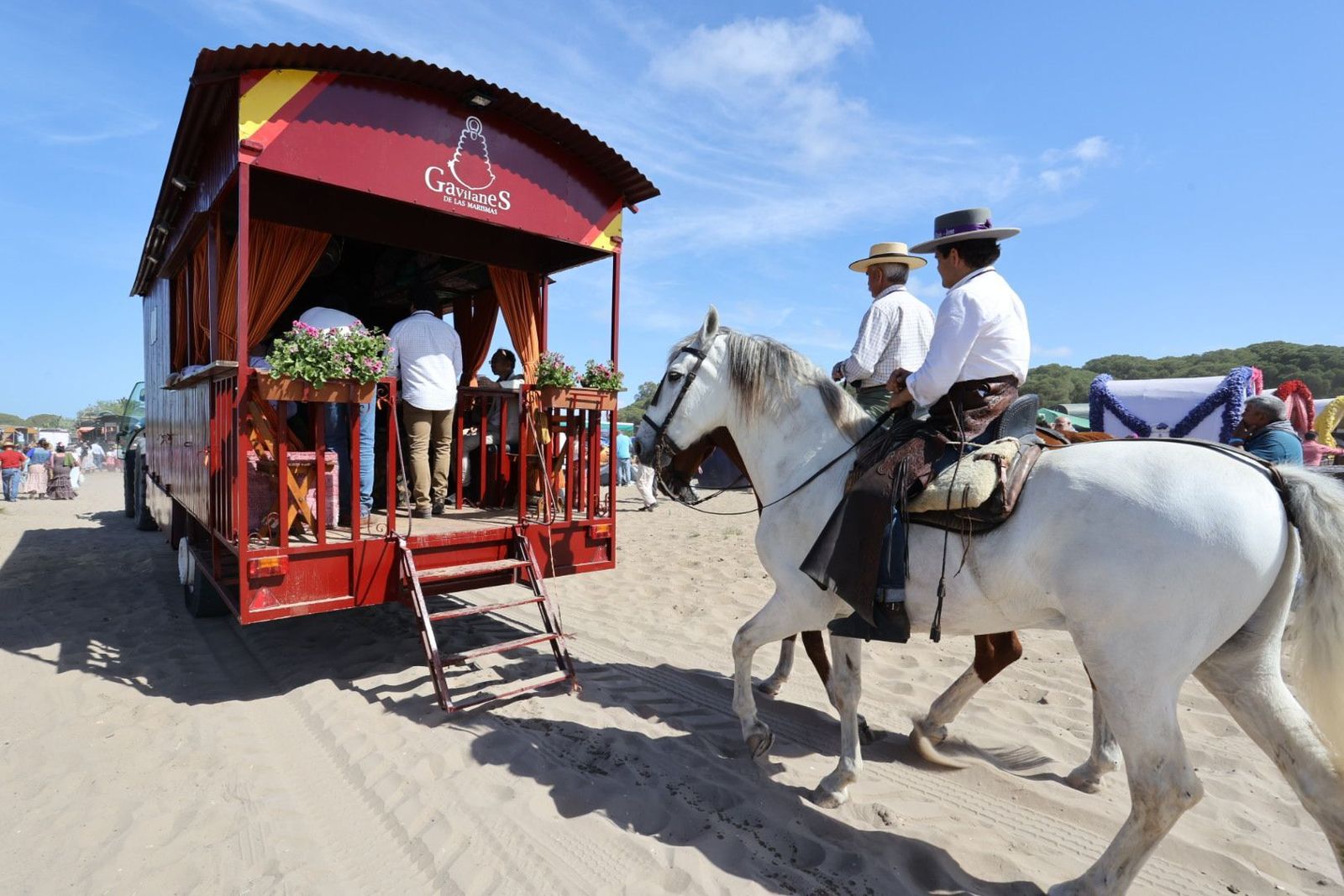 Imágenes de la Hermandad del Rocío de Jerez el jueves por el Coto