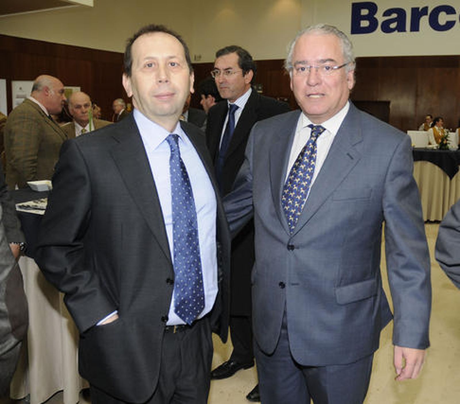 José Antonio Carrizosa, director de 'Diario de Sevilla', con Álvaro Ybarra, director de 'Abc' de Sevilla. / Reportaje gráfico: Juan Carlos Vázquez y Victoria Hidalgo