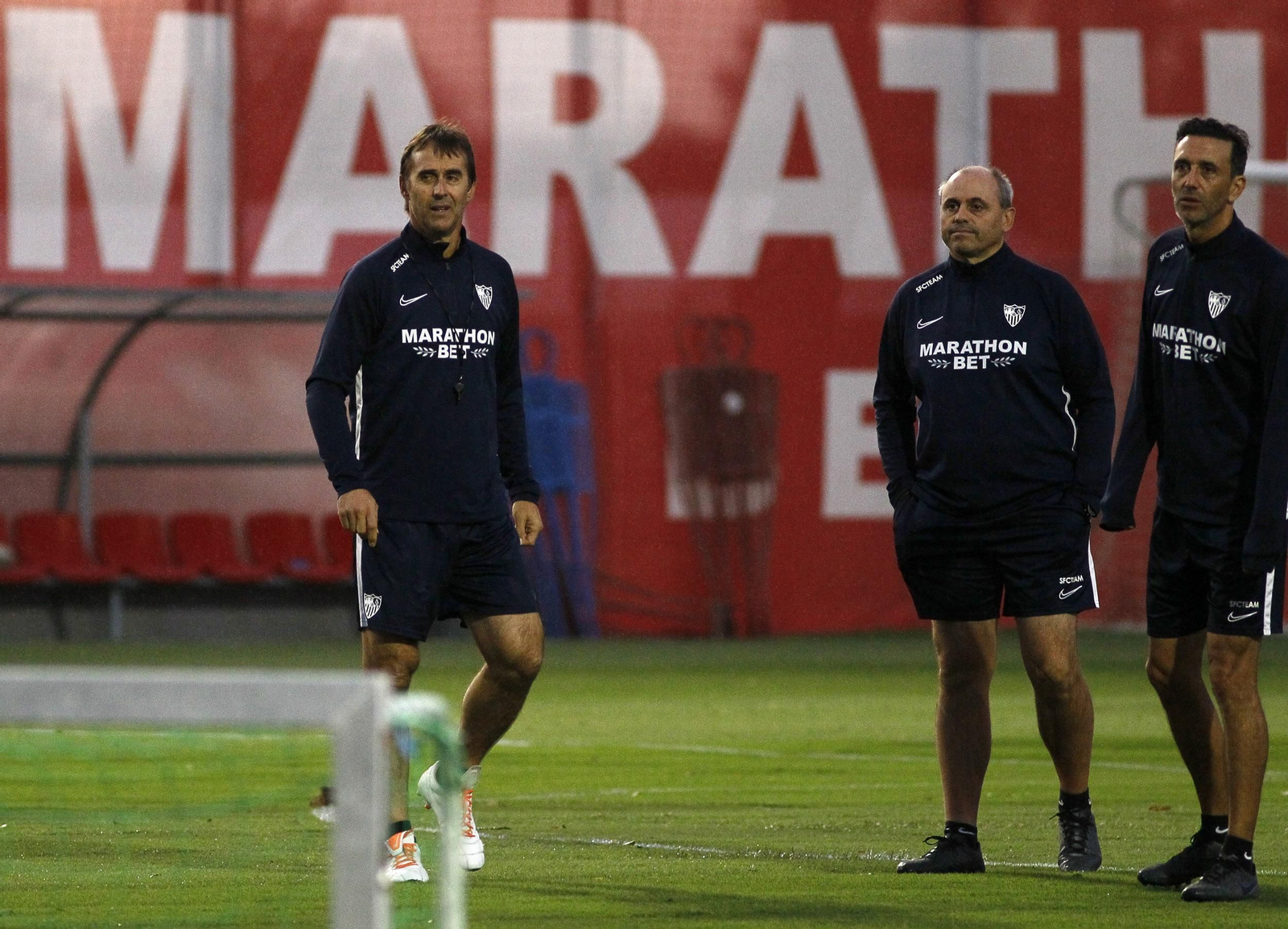 Julen Lopetegui, durante el entreamiento del Sevilla de este lunes.