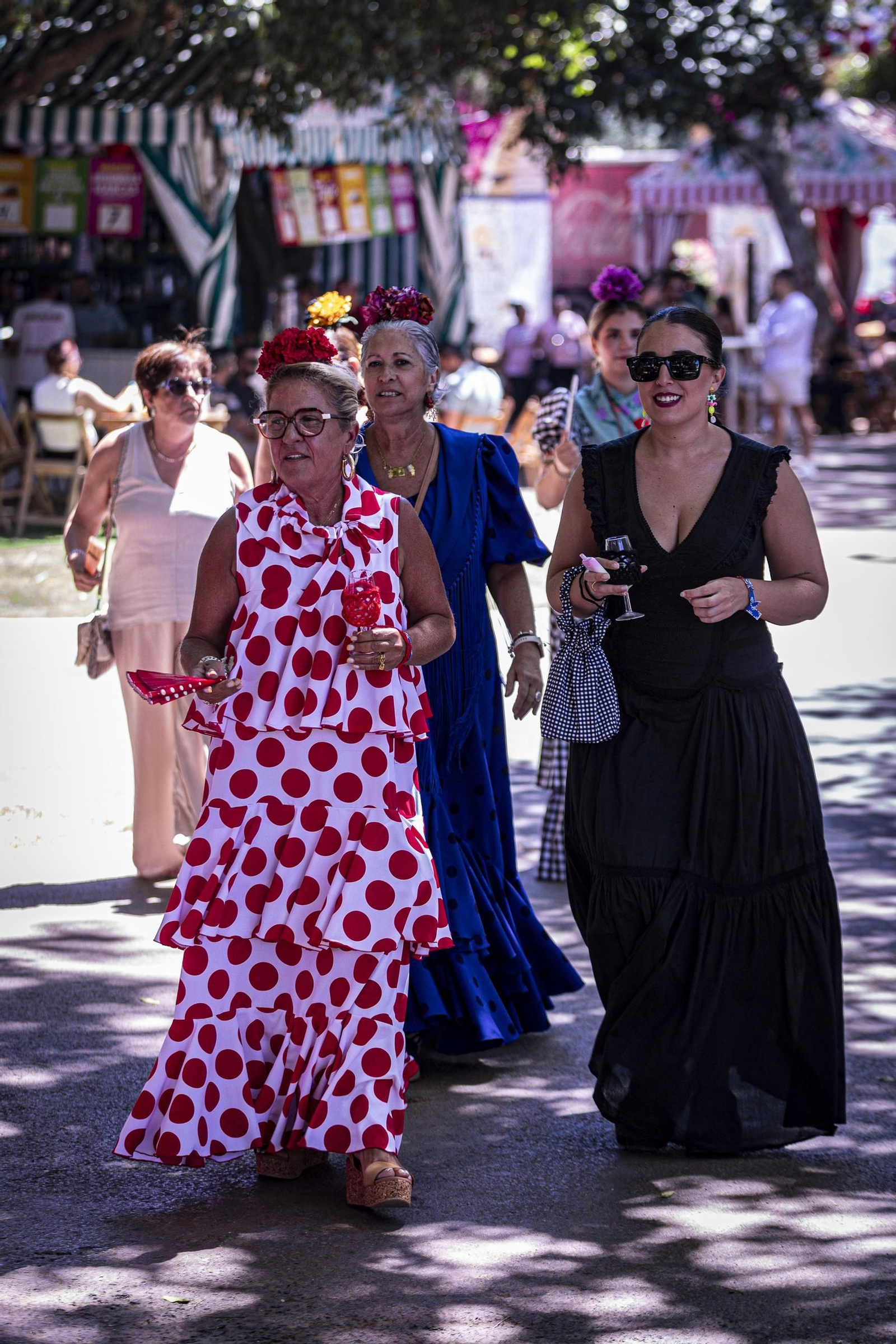 Búscate en las imágenes del Día de la Mujer de la Feria del Carmen y de la Sal de San Fernando
