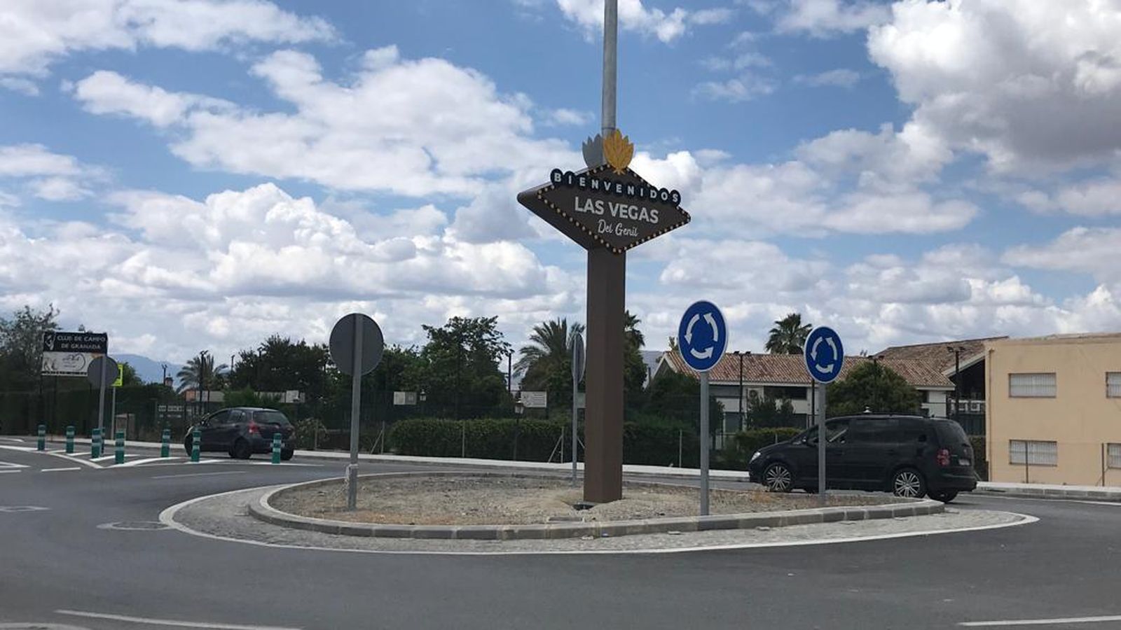 Se ha instalado en la rotonda de acceso frente al Club de Campo.