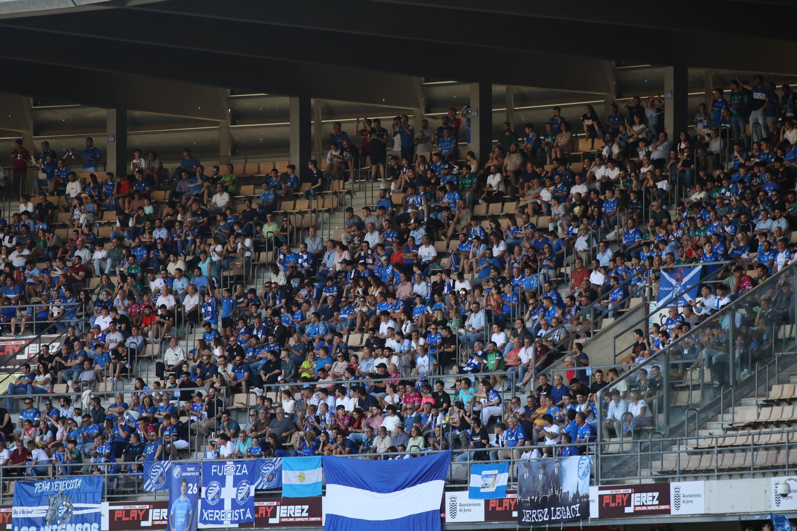 Búscate en el partido entre el Xerez DFC y Ceuta B en Chapín