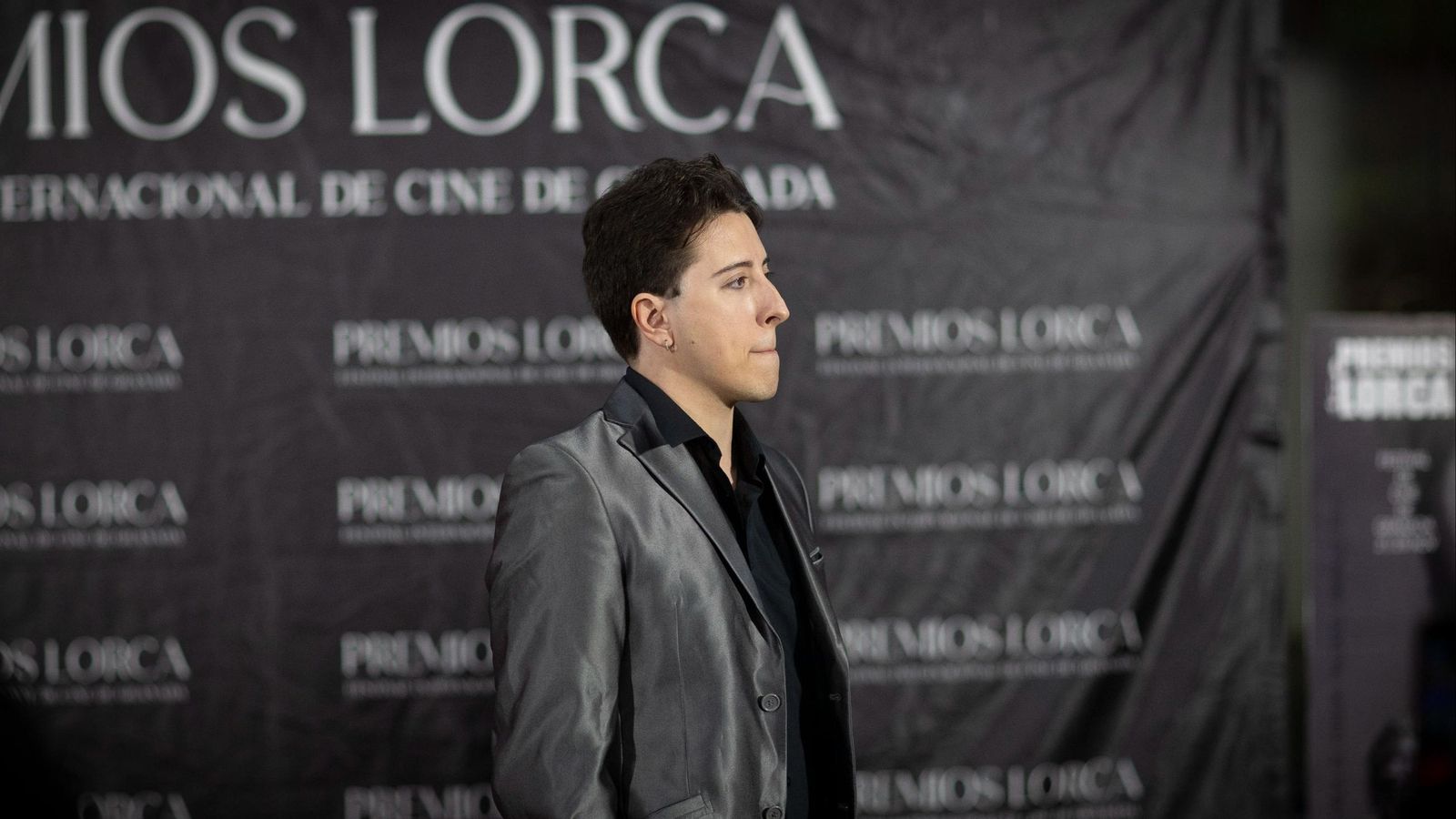 Uno de los invitados en la alfombra roja de la Gala Granadina de los Premios Lorca.