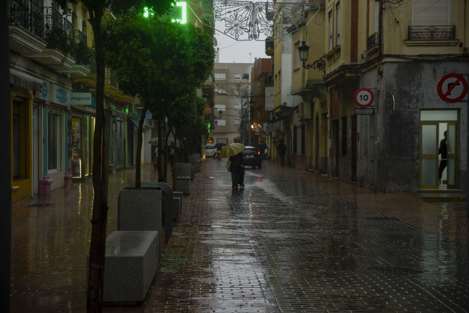 Las fotos de un sábado lluvioso en La Línea