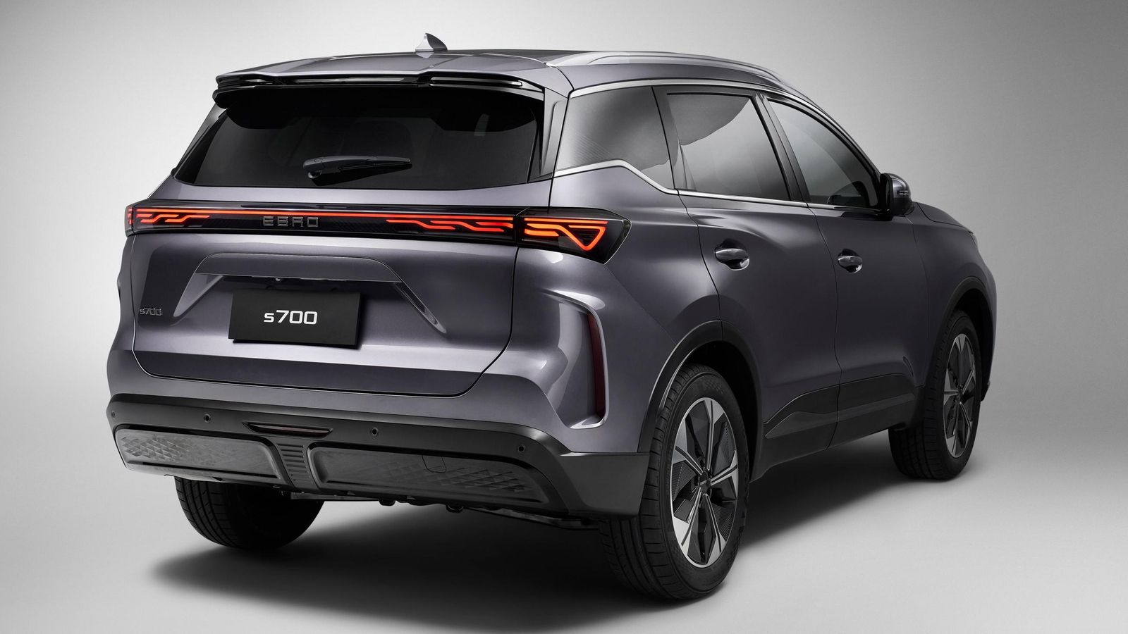 Tanto uno como otro Ebro tienen dos niveles de equipamiento entre los que hay 3.000 euros en el caso del s700 y 2.000 del s800.