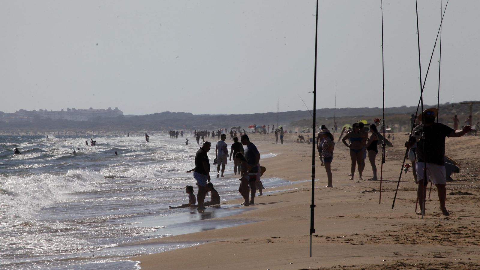 Algunos han aprovechado para pescar.