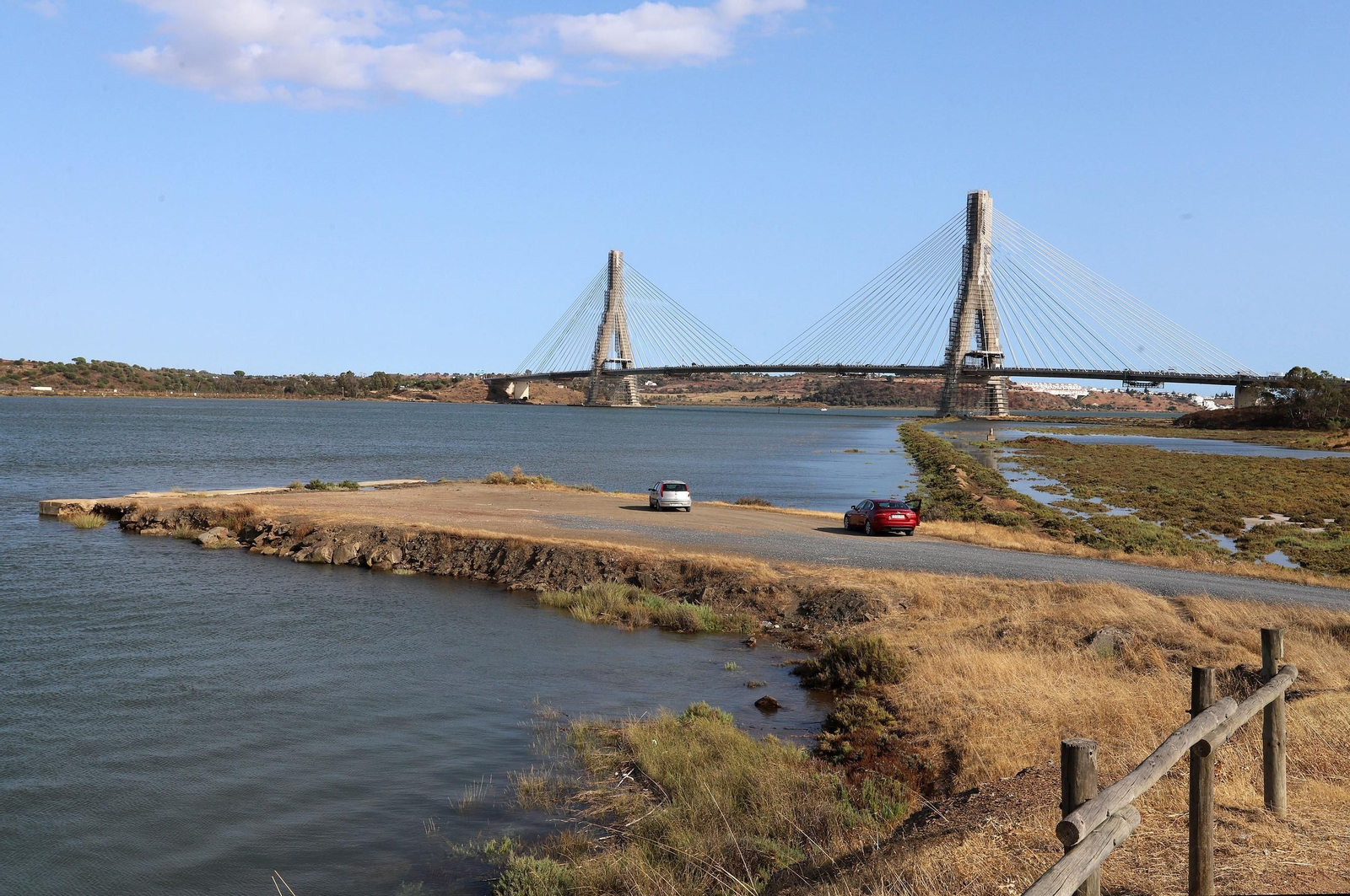 Puente fronterizo que une España con Portugal a través de Huelva.