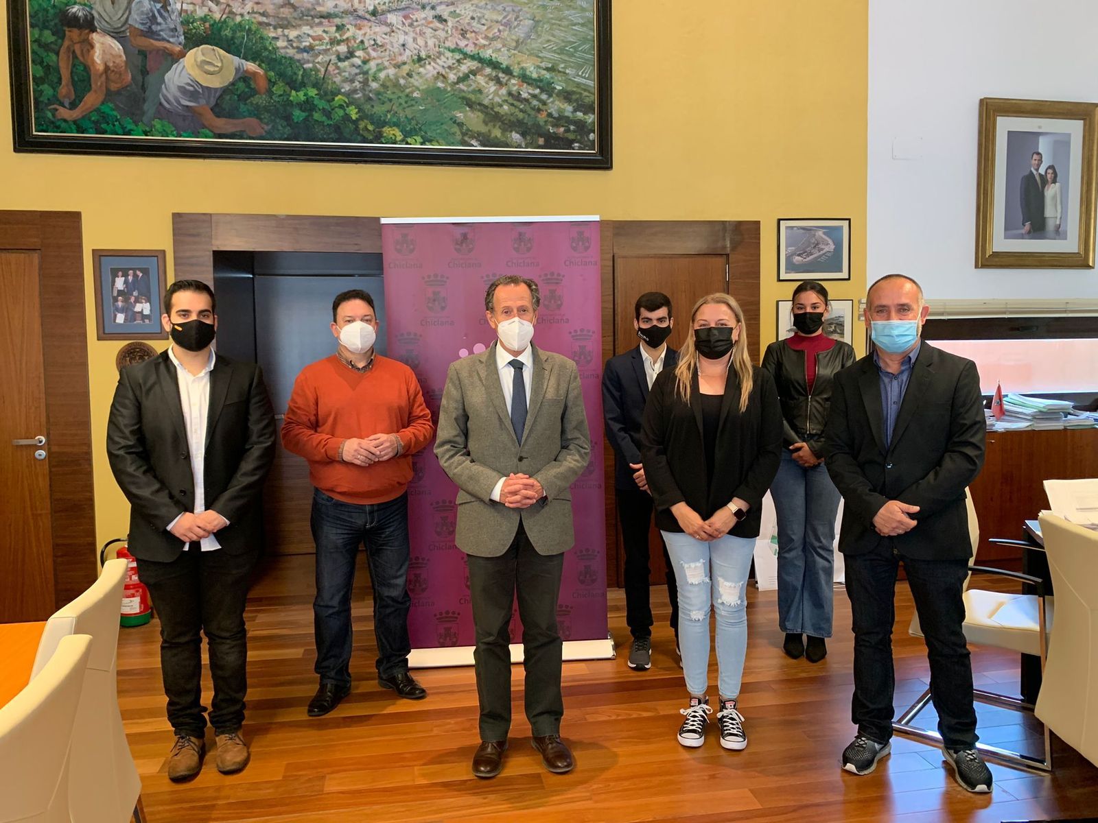 Un momento del encuentro celebrado en el despacho de Alcaldía entre los representantes municipales y del citado proyecto.