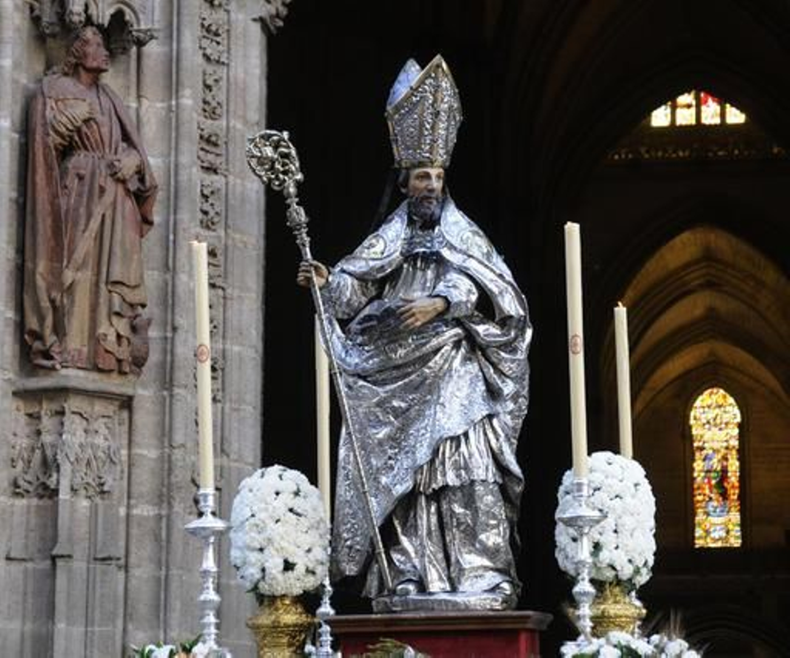 El paso de San Isidoro que aparece vestido de obispo y portando sus etimologías.

Foto: Juan Carlos Váquez