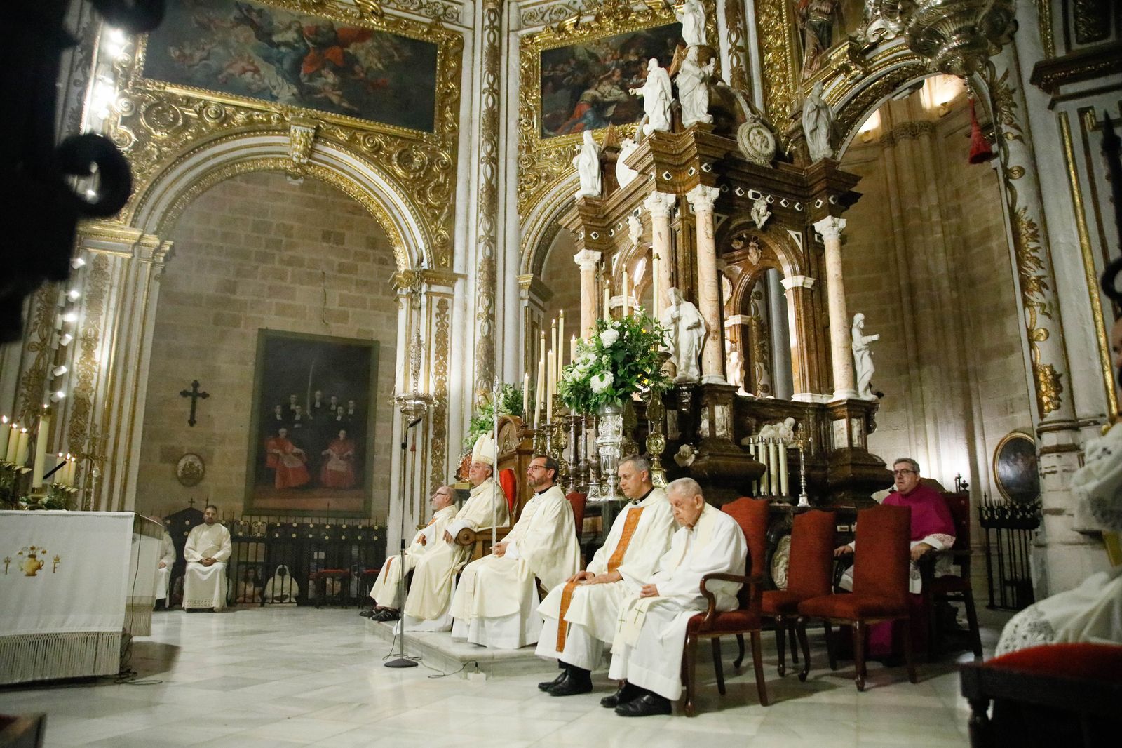 Imágenes de la procesión del Corpus Christi en Almería: así han sido la misa y la posterior marcha por la capital