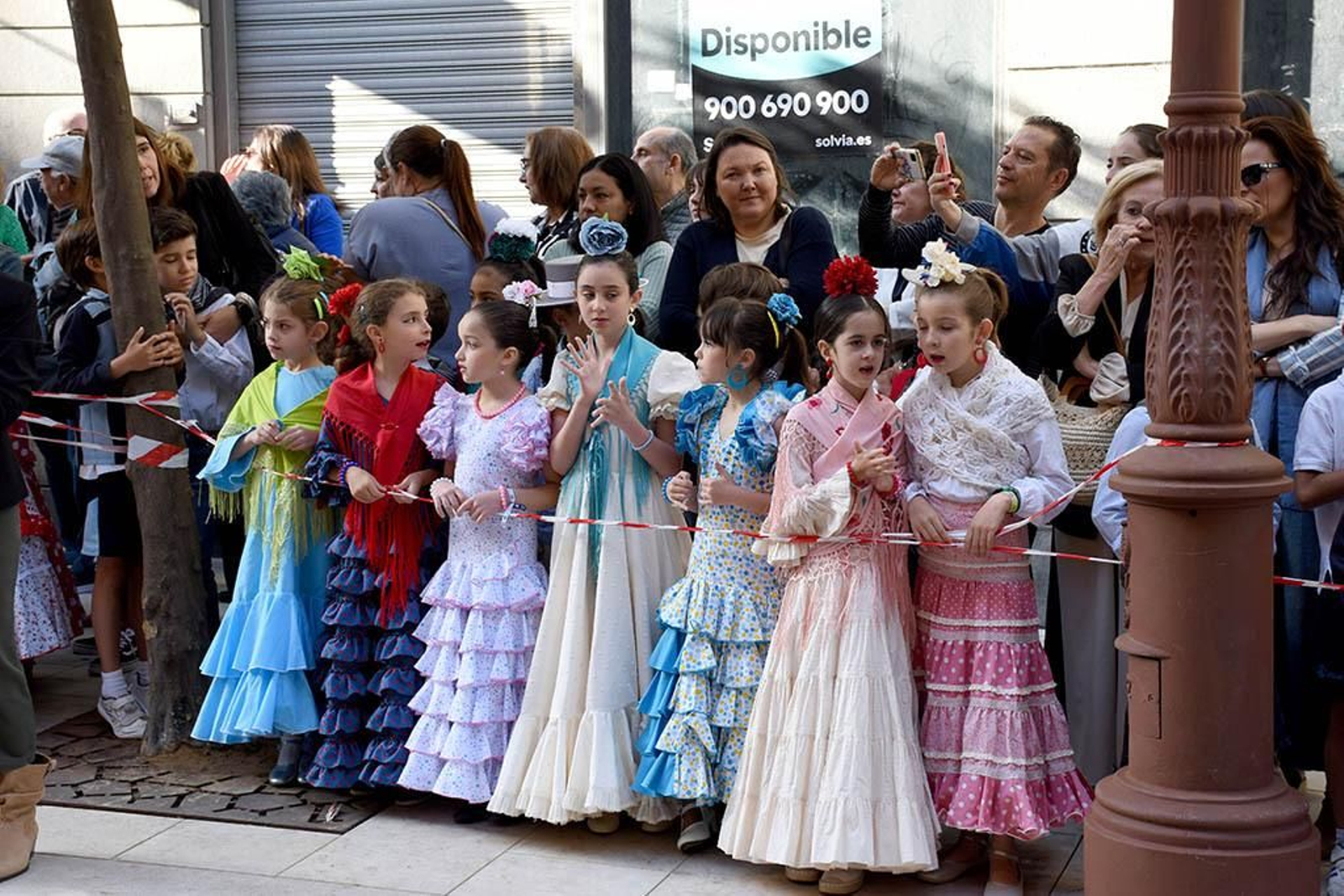 Las mejores imágenes de los peregrinos en la salida de Emigrantes