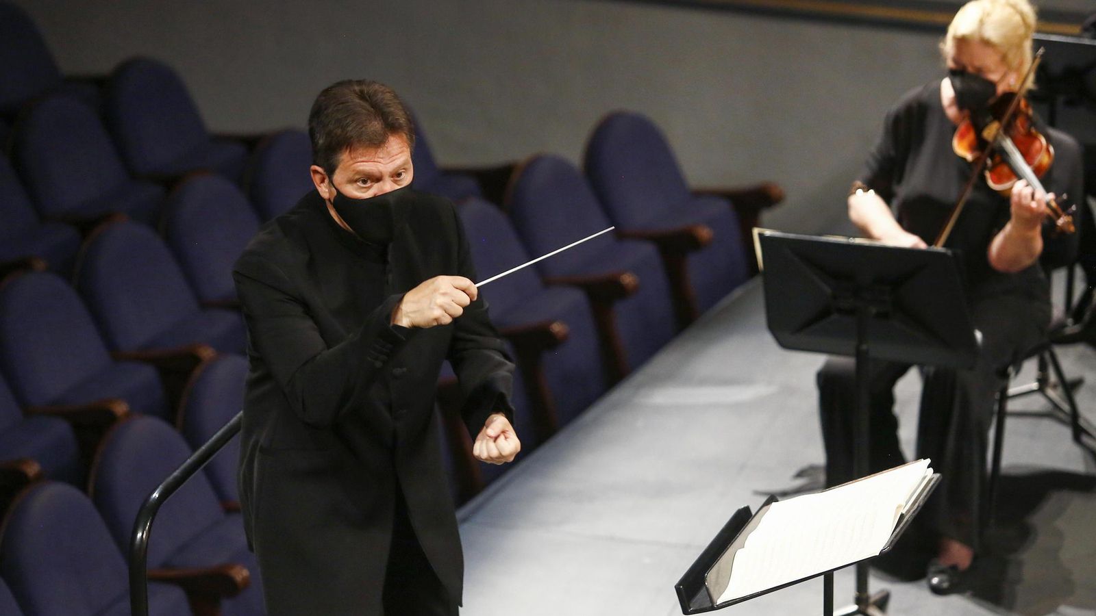 El maestro dirigió obras de Brahms y Schumann.