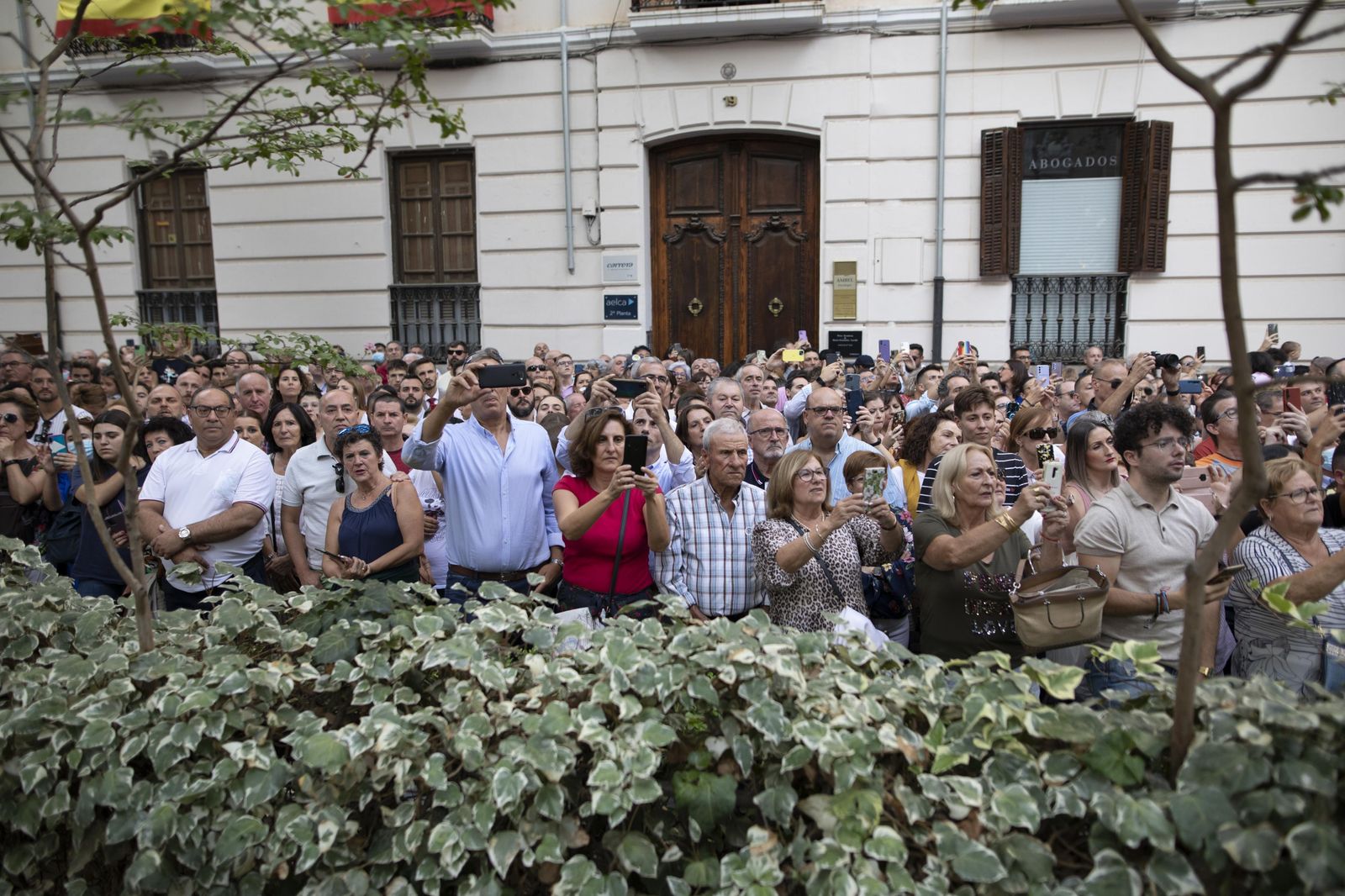 Granada se lanza a la calle con su Virgen de las Angustias