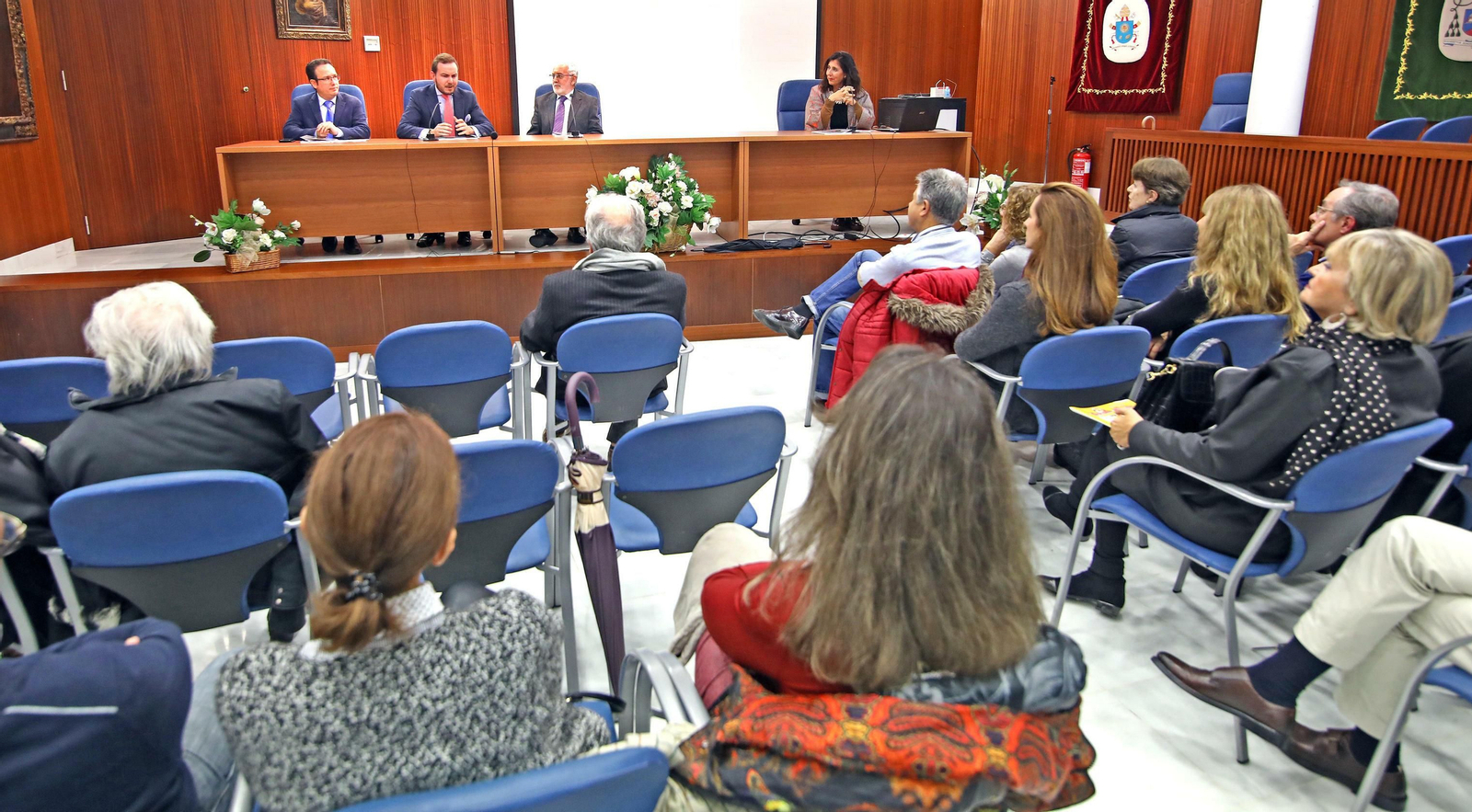 Un momento de la presentación de la obra en el Obispado.