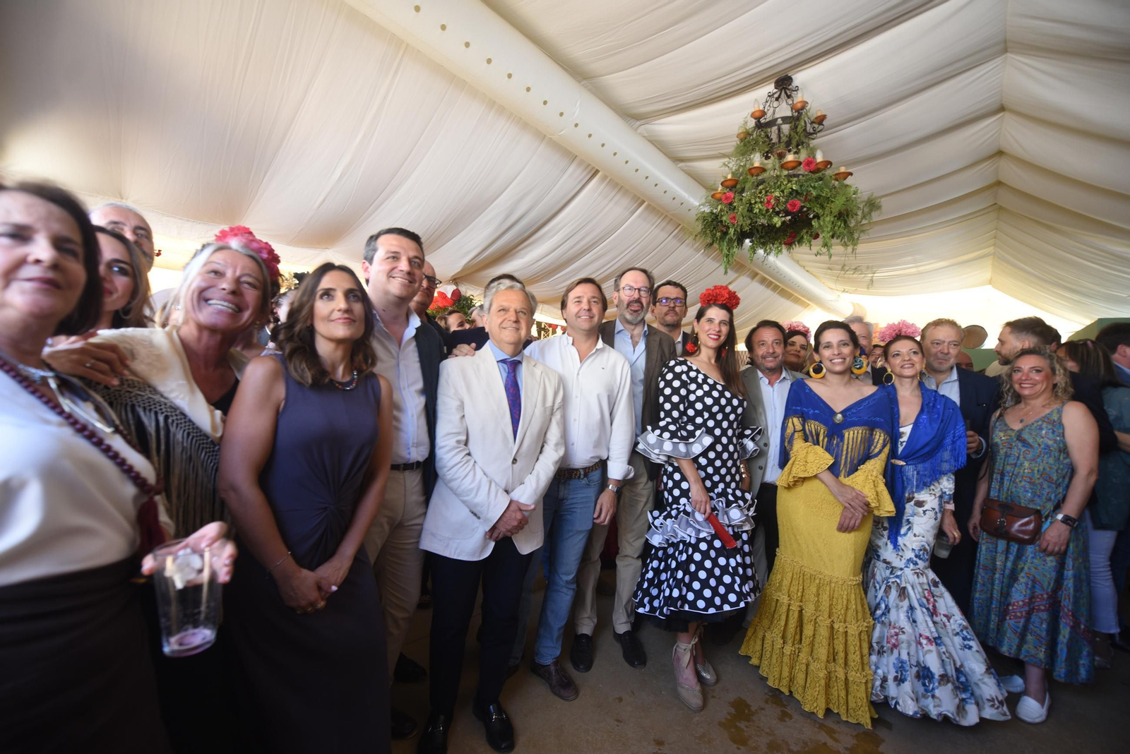 Las mejores imágenes de un lunes de Feria en Córdoba cargado de comidas de empresa y recepciones
