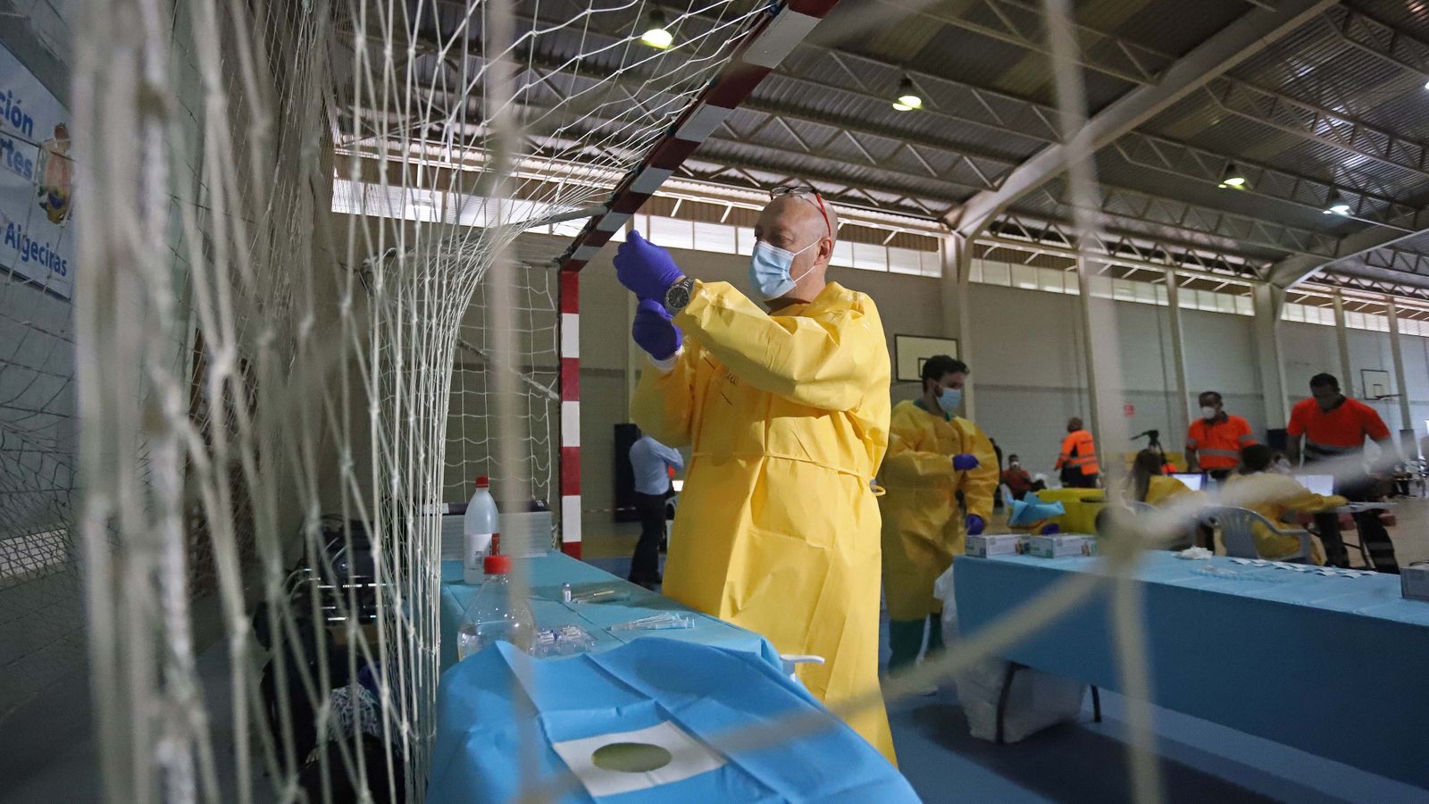 Fotos de la vacunación de estibadores en Algeciras