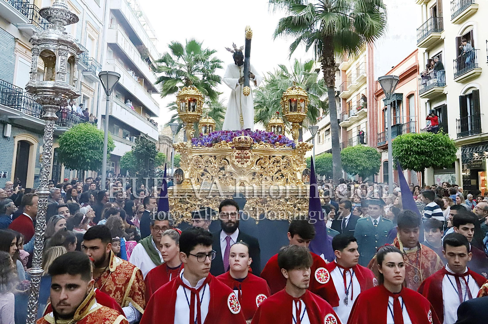 Imágenes de la procesión de Pasión en Huelva